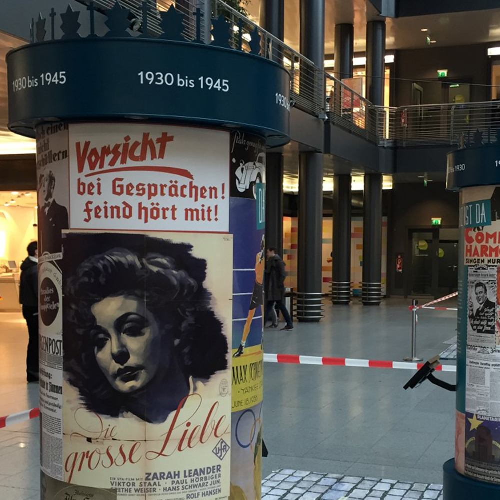 Litfaßsäule Berlin mit Krone, Wanderausstellung Litfaßsäule Berlin mit Krone, Wanderausstellung
